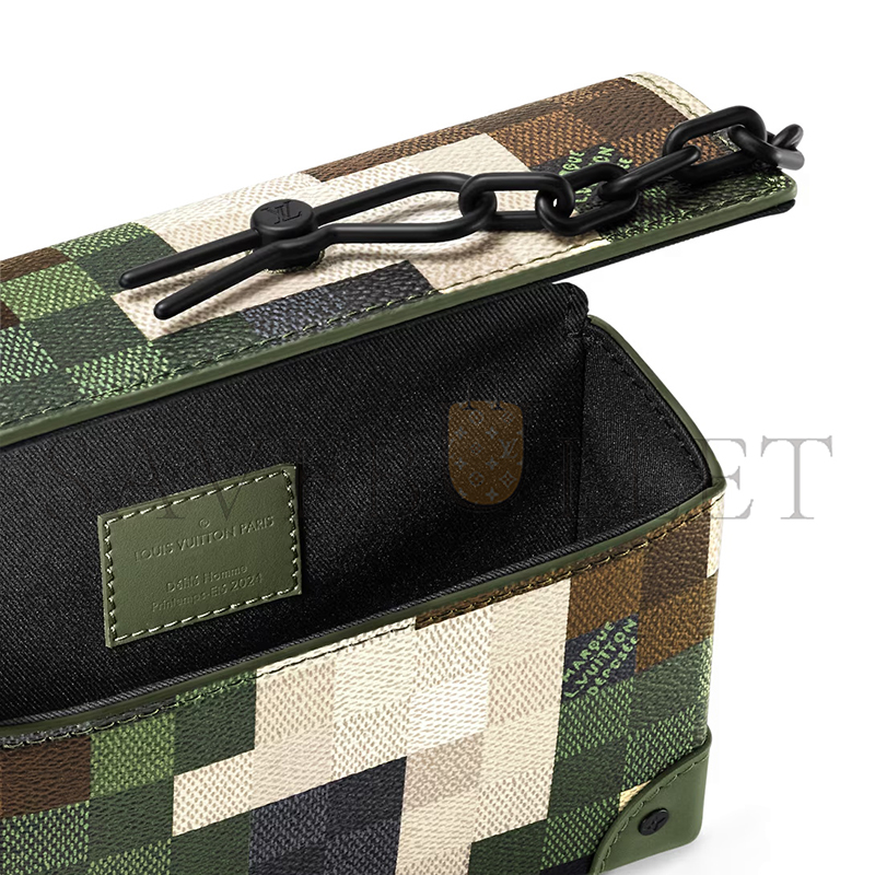 LOUIS VUITTON MASTER STEAMER WEARABLE WALLET 